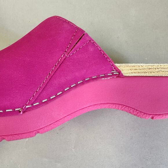 Dansko Ravyn peep-toe sandal in fuchsia milled nubuck Euro Size 38 US 8.5/9 - Picture 16 of 16